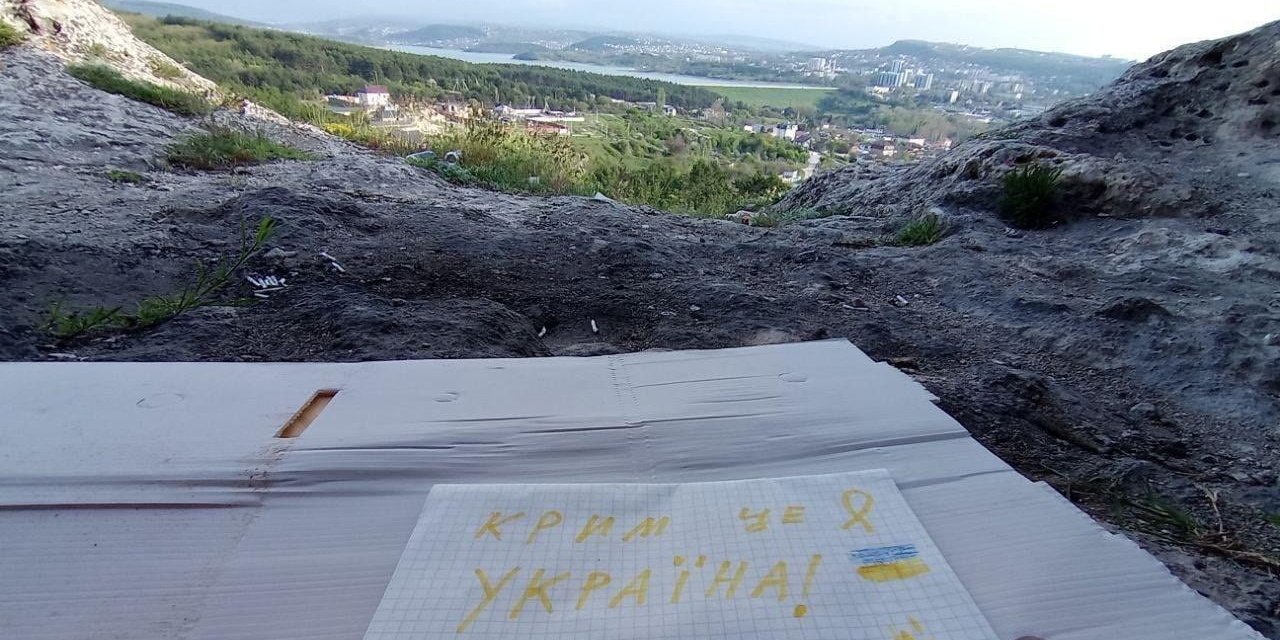 &laquo;За&nbsp;это дают реальные сроки&raquo;. Как украинцы из&nbsp;движения Жовта стрічка три года партизанят на&nbsp;оккупированных территориях&nbsp;&mdash; от&nbsp;Луганска до&nbsp;Ялты