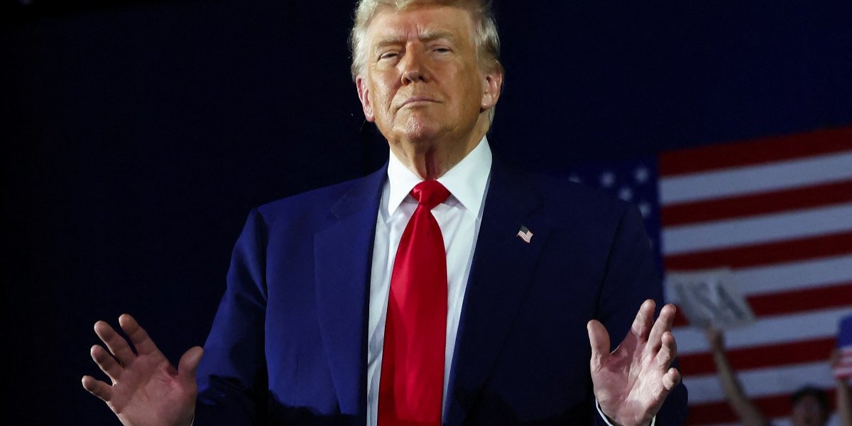 Дональд Трамп на митинге в честь 100 дней своего президентства, штат Мичиган, 29 апреля 2025 (Фото: REUTERS/Evelyn Hockstein)