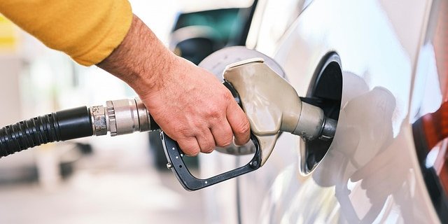 Найближчим часом АЗС повинні будуть додавати 5% біоетанолу в бензин (Фото: pixabay)