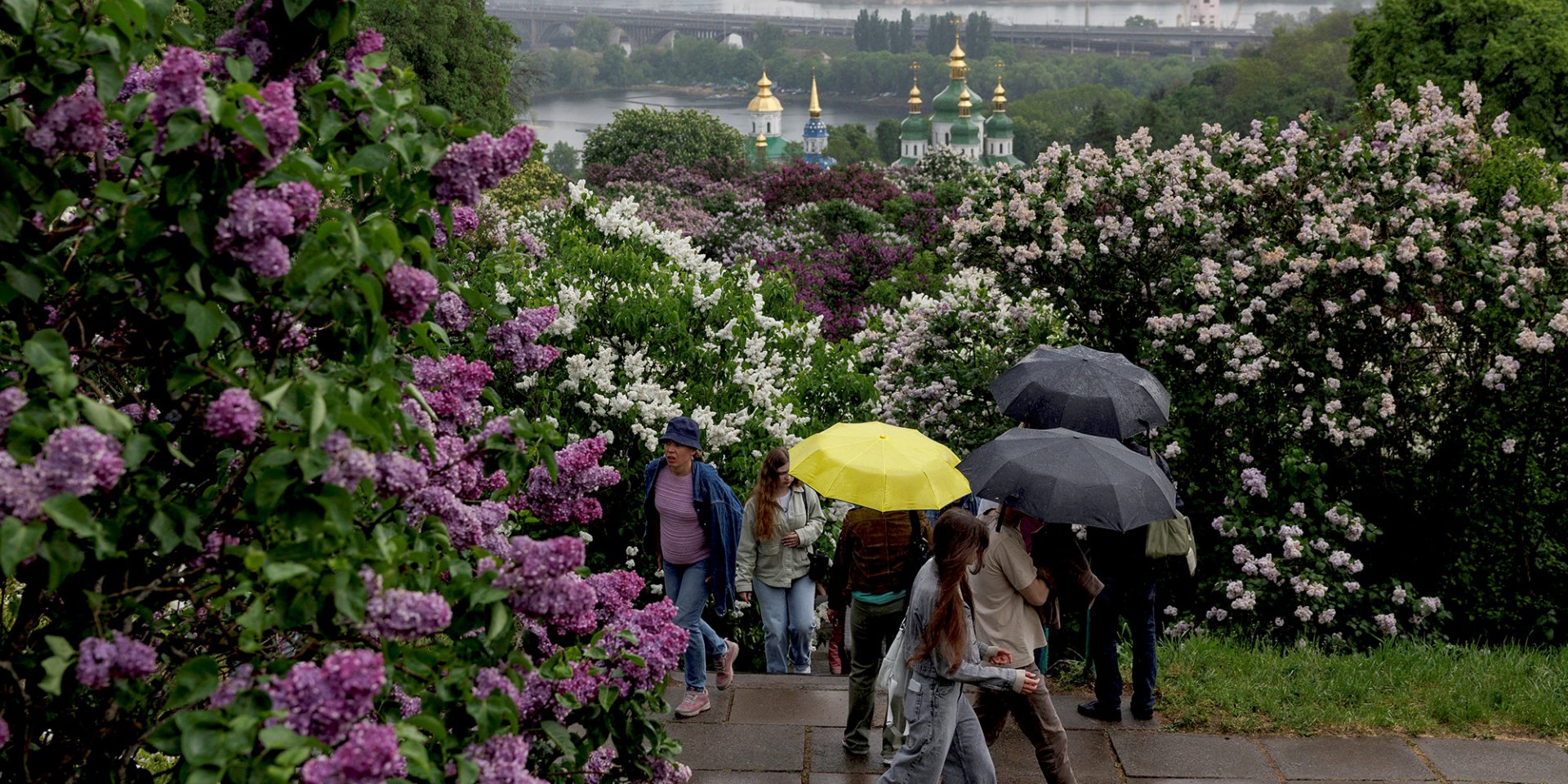 Прогноз від Укргідрометцентру на новий тиждень: яку погоду надалі приготував українцям травень і чи справді вже позаду заморозки? (Фото: REUTERS/Valentyn Ogirenko)