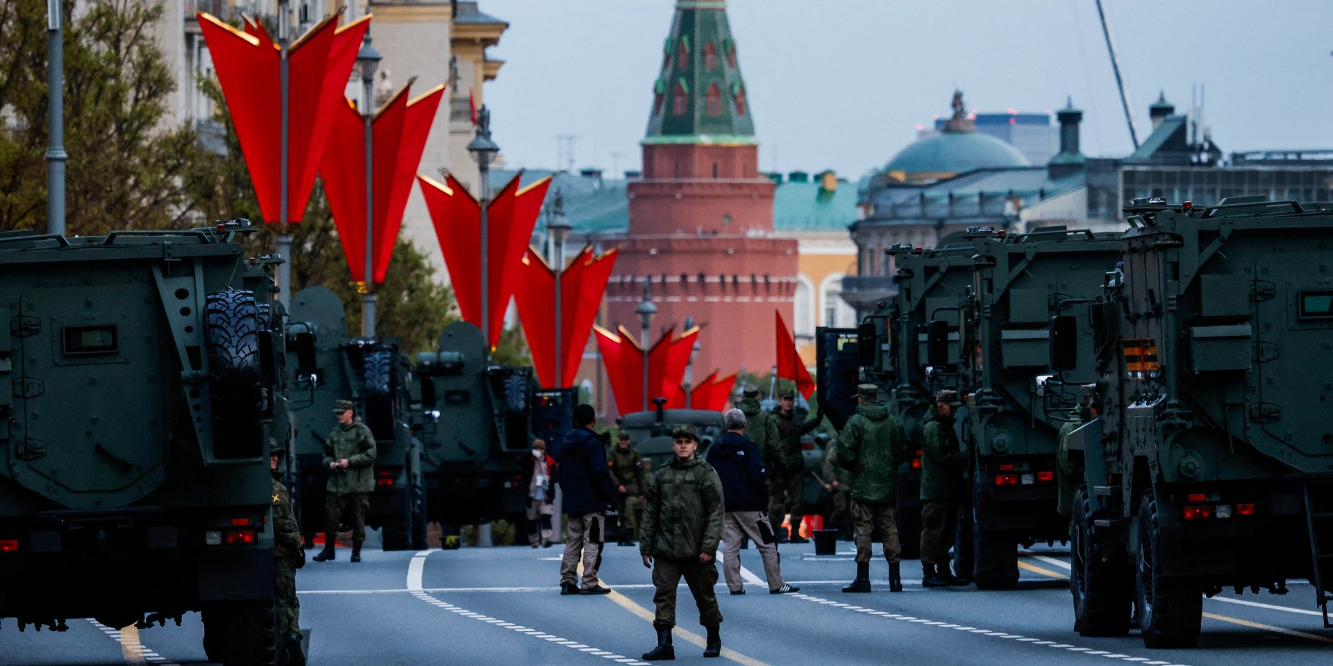 &laquo;Чтобы возник хаос&raquo;. Как Украина может сорвать празднование 9&nbsp;мая в&nbsp;России, нанеся удар не&nbsp;по&nbsp;параду&nbsp;&mdash; интервью с&nbsp;авиаэкспертом Романенко