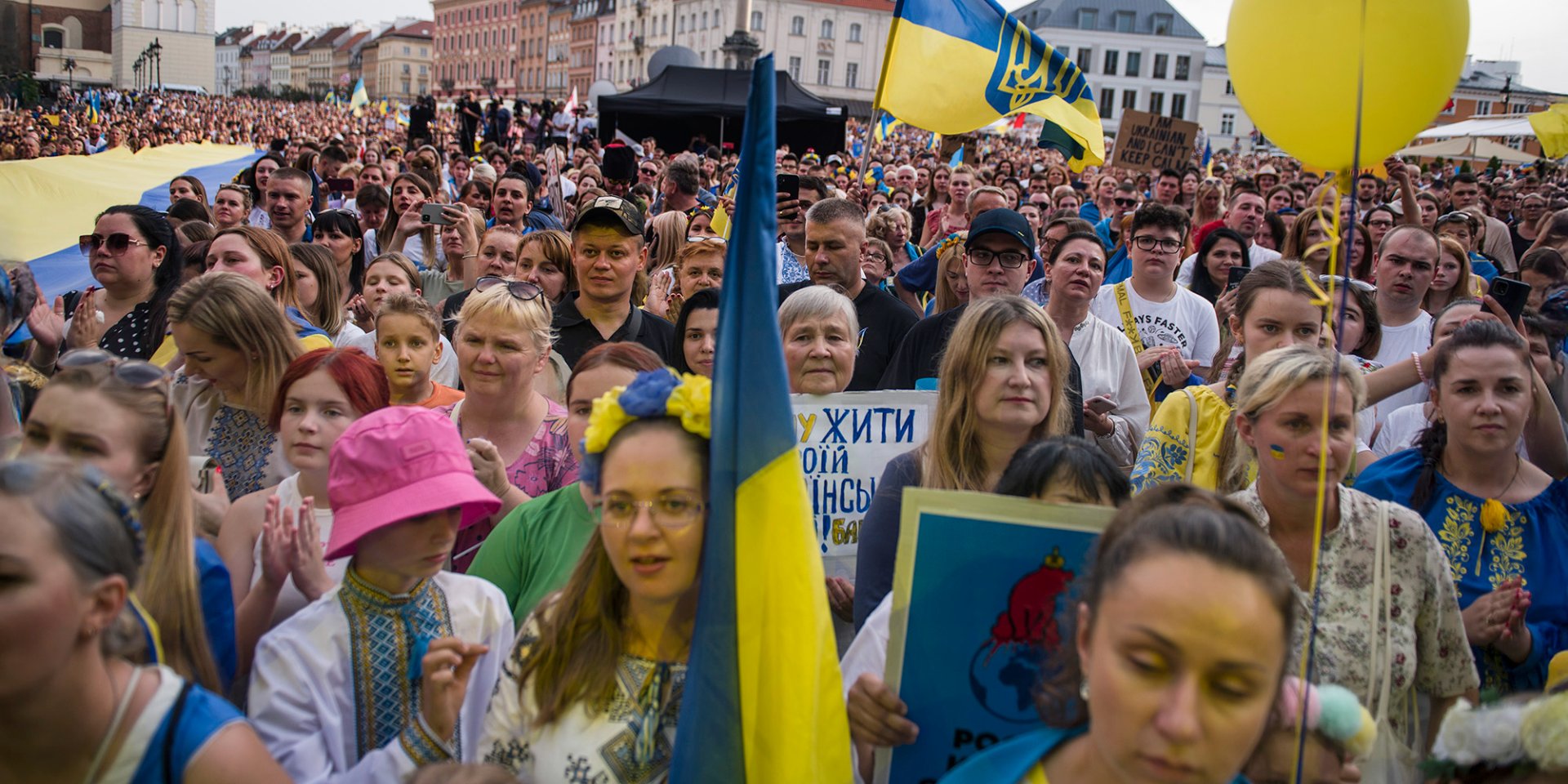 За даними Євростату, у Європі наразі 4,3 млн українців зі статусом тимчасового захисту. Найбільше з цієї кількості — у Німеччині (1,18 млн осіб), далі йде Польща (994,8 тис. осіб) і на третьому місці за цим показником Чехія (397,8 тис. осіб) (Фото: Attila Husejnow / SOPA Images via Reuters)