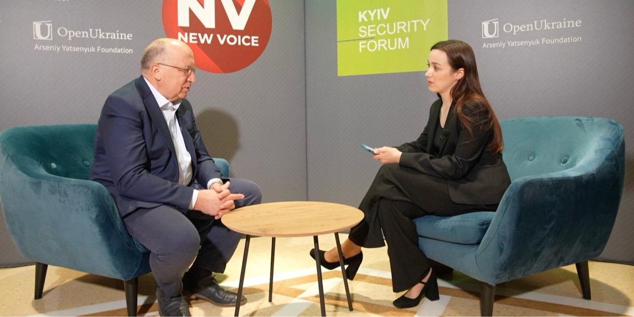 EU Commissioner for Defence and Space Andrius Kubilius speaks with NV correspondent Nataliia Rop during the Kyiv Security Forum. (Photo: NV)