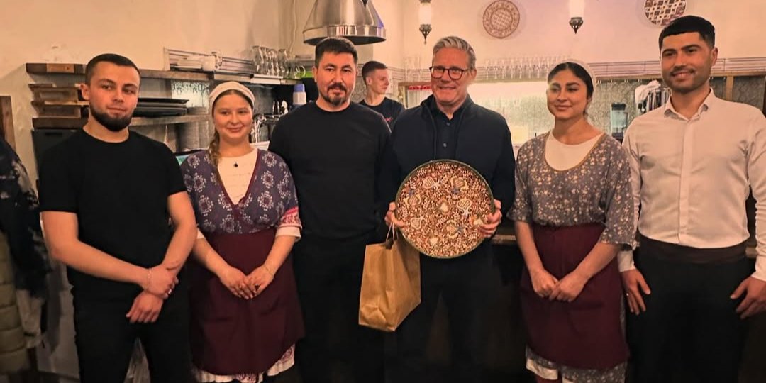 Кір Стармер у Мусафірі (Фото: Instagram@ayder_muedinov)