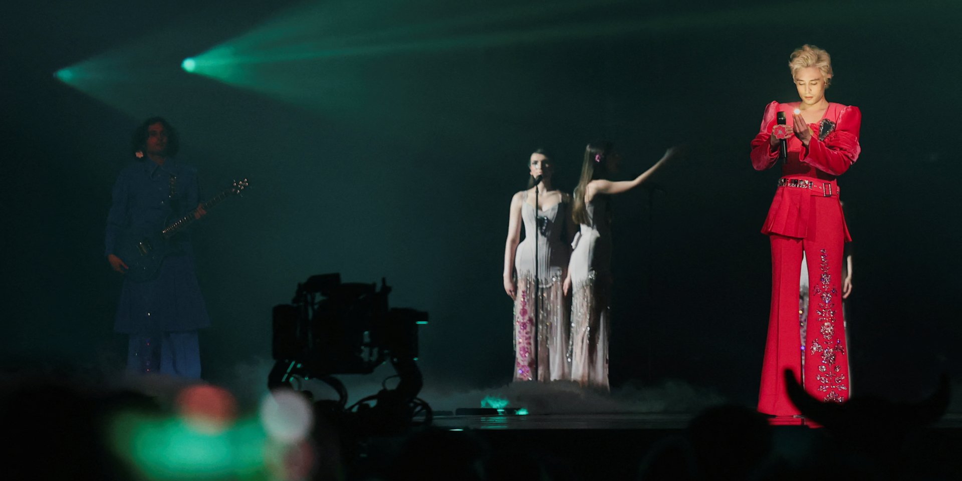 Переклад пісні Bird of Pray гурту Ziferblat українською мовою (Фото: REUTERS/Denis Balibouse)