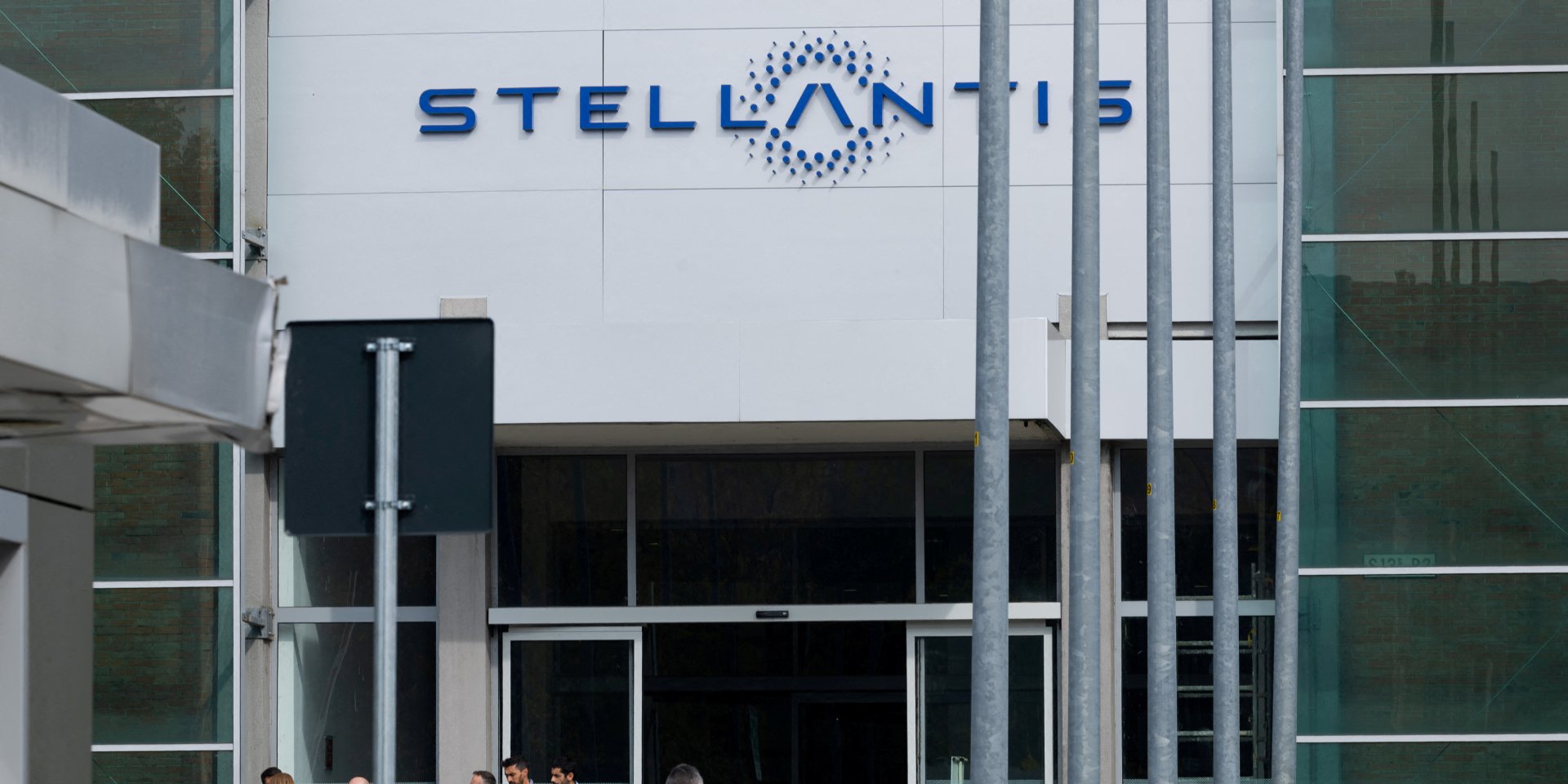 Глава Stellantis отрицает переговоры о слиянии с Renault (Фото: REUTERS/Remo Casilli/File Photo)