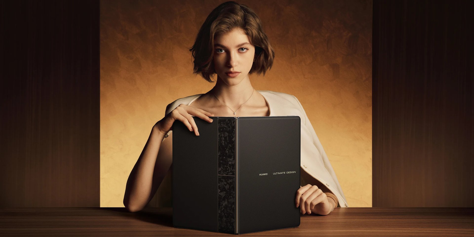 Huawei MateBook Fold має товщину всього 7,3 мм (Фото: Huawei)