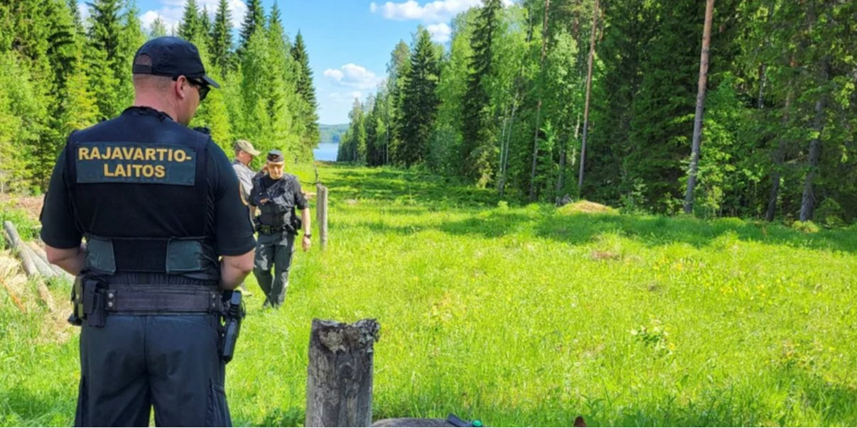 Finnish border guards and a dog patrol the Finnish-Russian border (Photo: REUTERS/Anne Kauranen/File Photo)