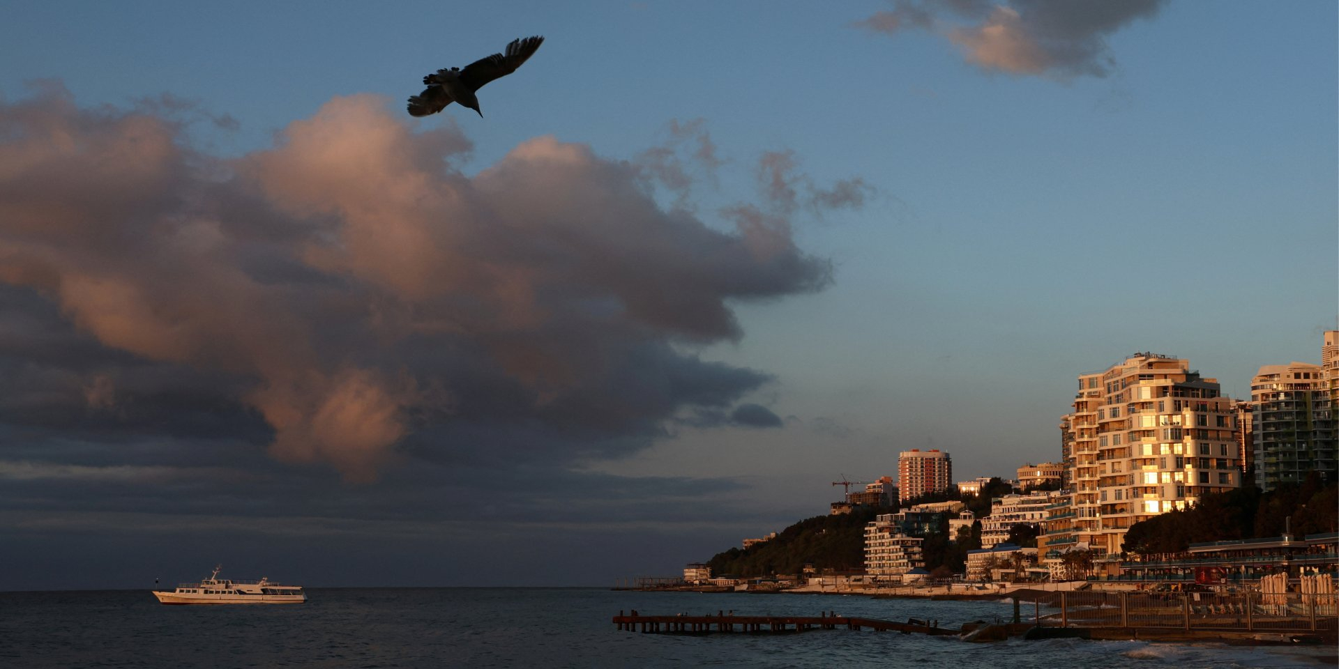 A bird flies over the Black Sea near the coast of Yalta. Russian-occupied Crimea, April 27, 2025. (Photo: REUTERS/Alexey Pavlishak)