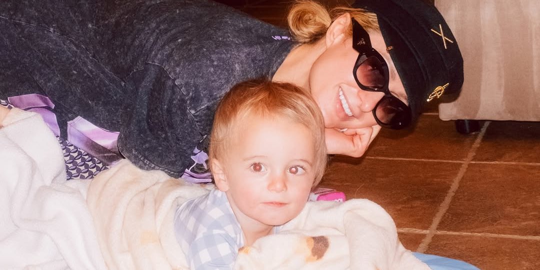 Пэрис Хилтон с сыном Фениксом (Фото: @parishilton/Instagram)