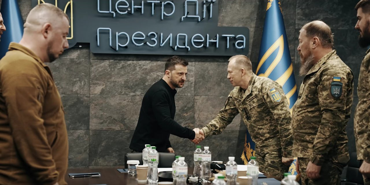 President Volodymyr Zelenskyy, Commander-in-Chief of the Armed Forces of Ukraine Oleksandr Syrskyi, and Robert Brovdi (right) during the presentation of the Drone Line project. (Photo: Screenshot from a video by the Ukrainian Ground Forces.)