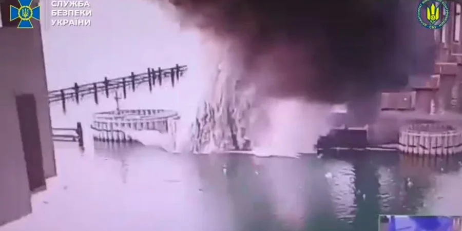 Тройной удар. Все успешные атаки Украины по Крымскому мосту в инфографике NV