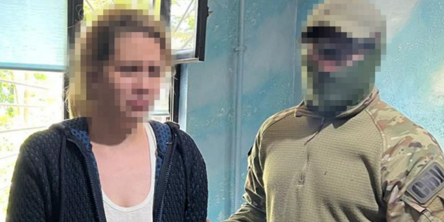 The Russian agent received geolocations of caches from which she extracted plastids from a curator in Russia (Photo: SBU/Telegram)