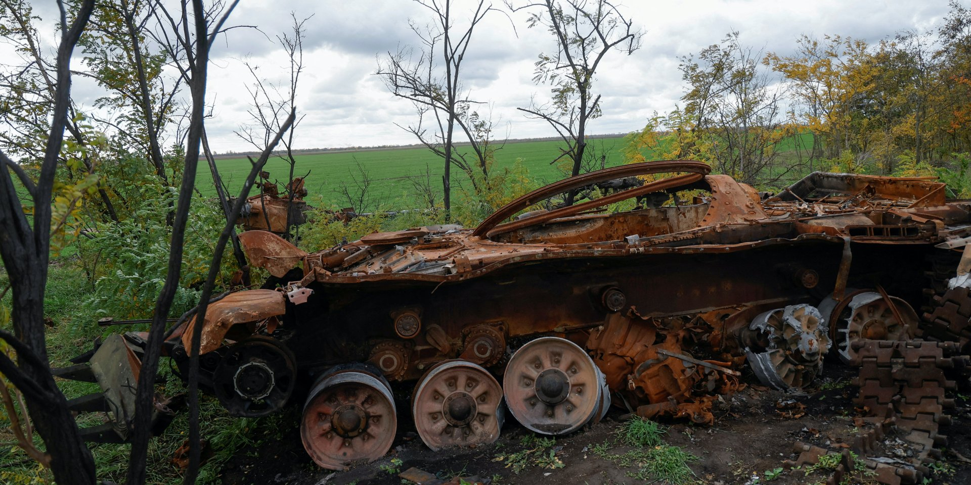 Tank wreck (Photo: REUTERS/Valentyn Ogirenko)