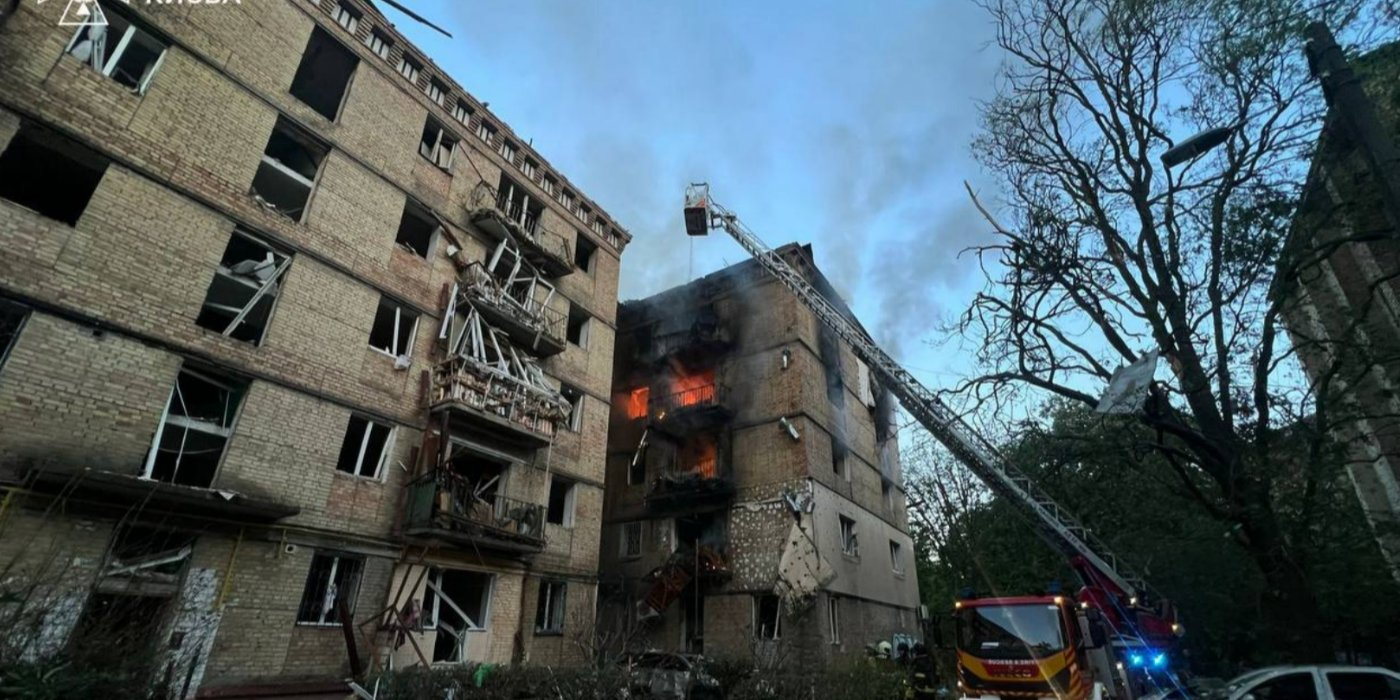In Kyiv, rescue teams are trying to pull people from the rubble of a residential building. (Photo: Kyiv Oblast State Emergency Service / Telegram)