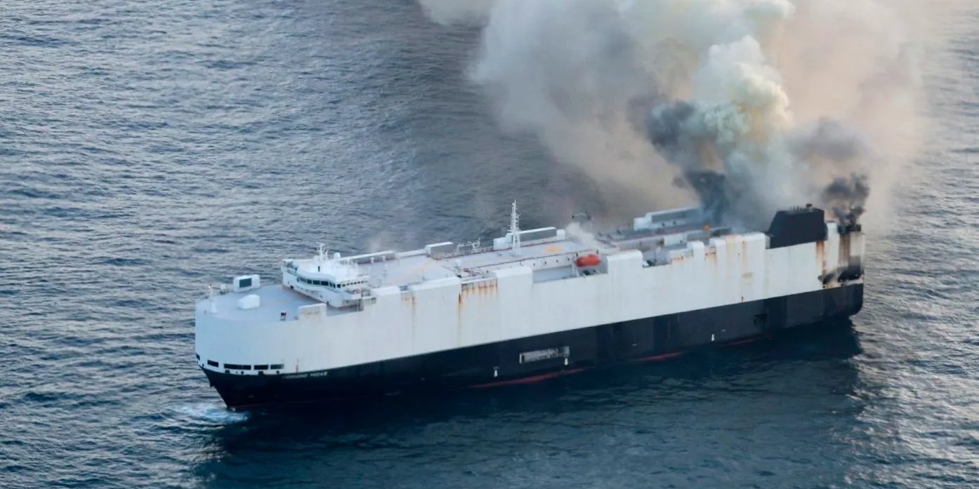 Пожежа на судні Morning Midas 3 червня (Фото: U.S. Coast Guard)