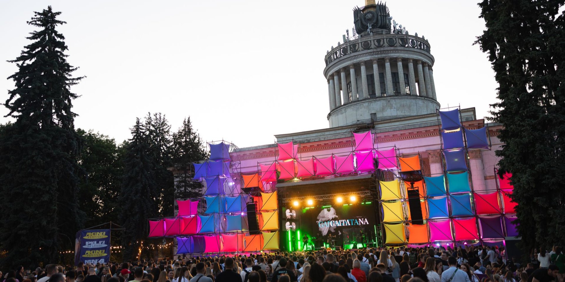 Кеуделері салбыраған жалаңаш әйелдердің суреттері