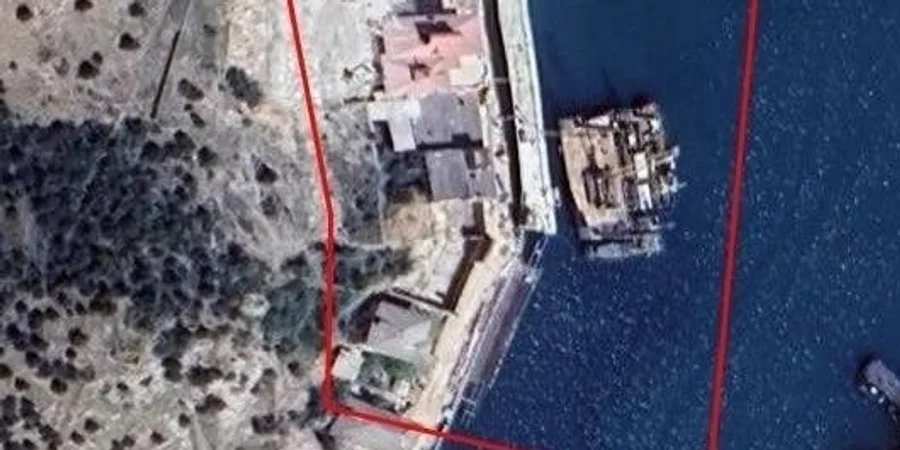Объект 825 ГТС. В оккупированном Крыму партизаны зафиксировали подозрительную активность на бывшей подземной базе подводных лодок — фото