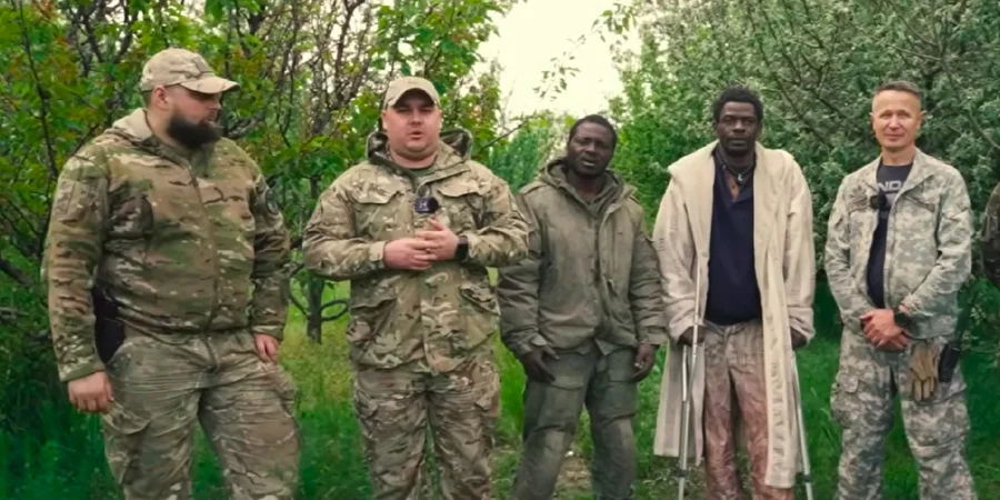 На Северском направлении украинские военные взяли в плен двух российских наемников из Камеруна — видео