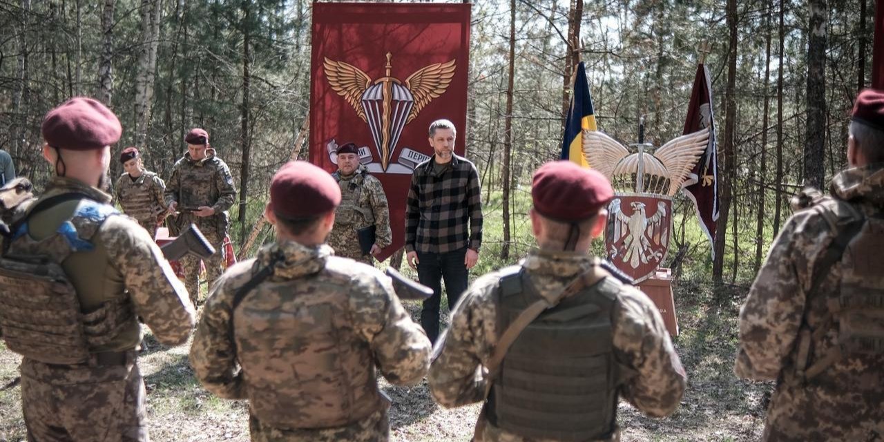 Довкола надто багато болю, який ніколи не дозволить нам повернутися до себе колишніх, — голова Чернівецької облради - фото