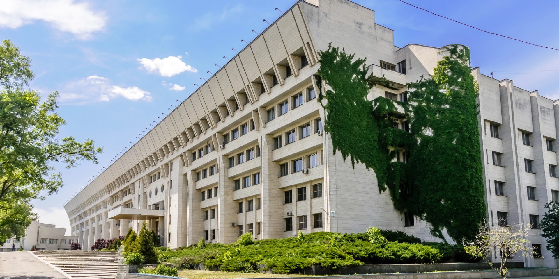 Учебно-научный центр Институт биологии и медицины Киевского национального университета имени Тараса Шевченко (Фото: alaindemaximy/depositphotos)