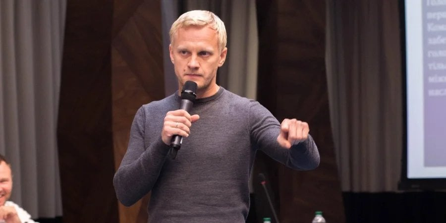 The Anti-Corruption Action Center called the searches targeting Vitalii Shabunin a political vendetta. (Photo: Ukrainian school of political studies / Facebook)