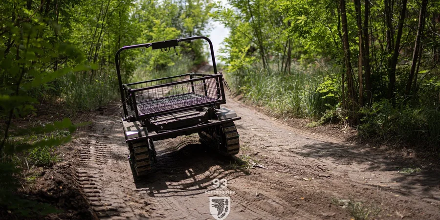 «Нет такой работы, которую не может выполнить наземный дрон» — военный о десятках вариантов их применения