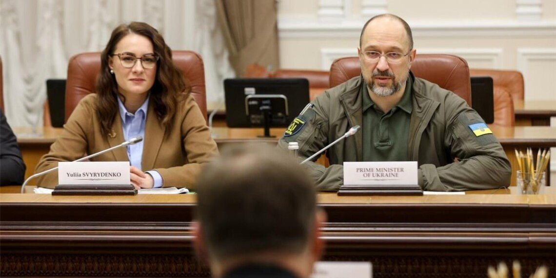 Yuliia Svyrydenko and Denys Shmyhal (Photo: Cabinet press service)