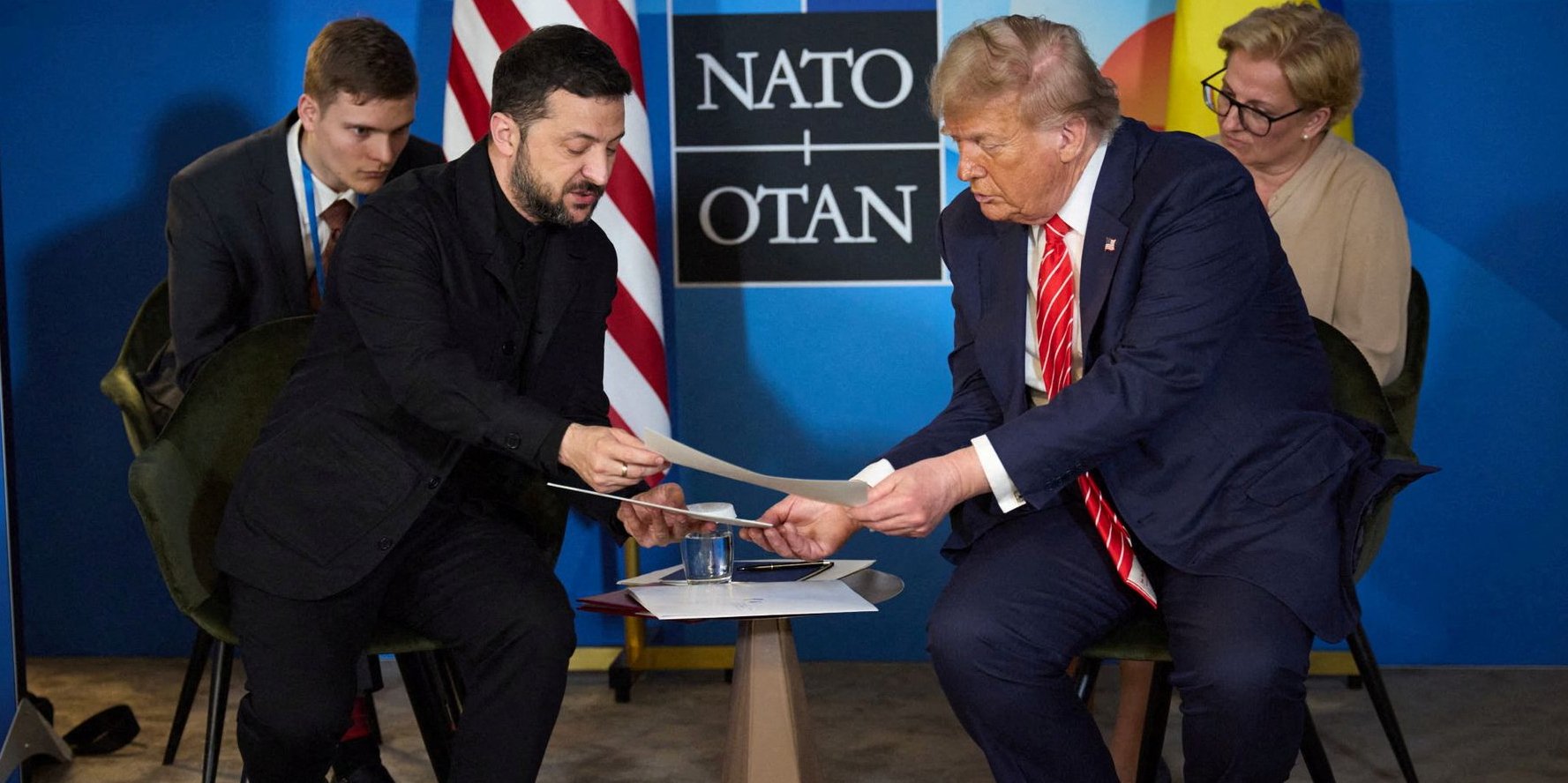 Зустріч Володимира Зеленського і Дональда Трампа в рамах Саміту НАТО (Фото: Ukrainian Presidential Press Service/Handout via REUTERS)