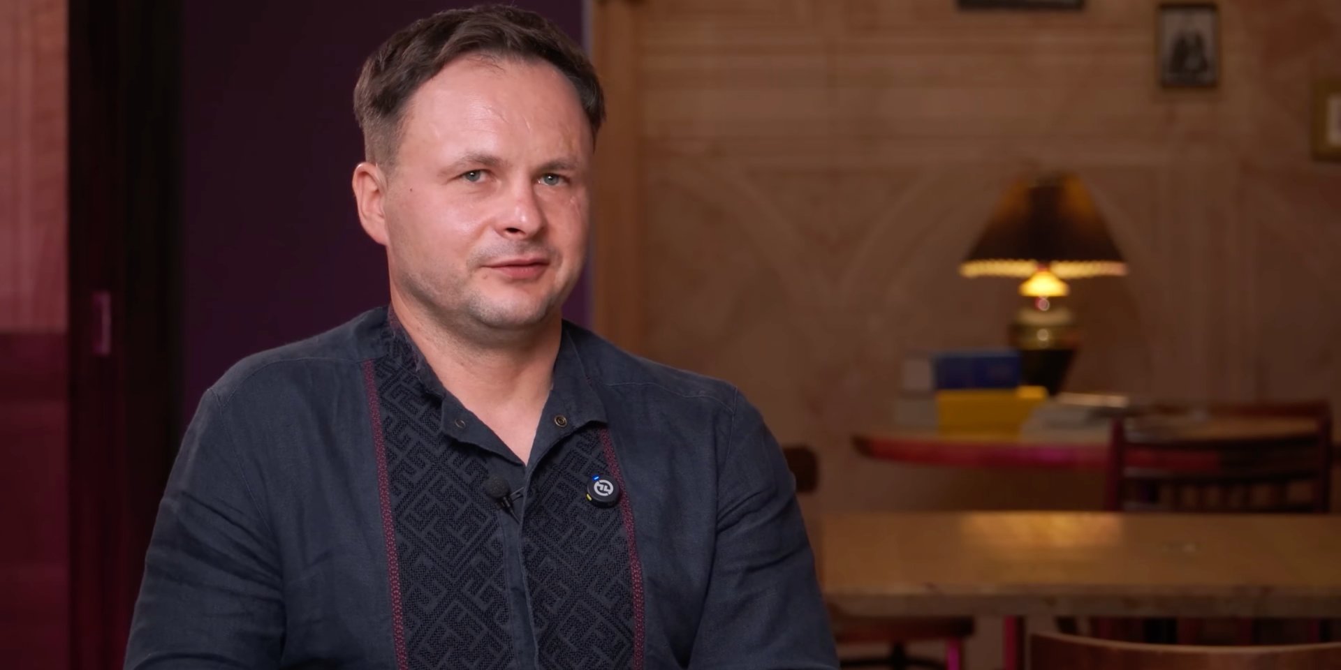 Роман Ясиновский покинул актерство из-за отсутствия финансовых перспектив (Фото: Скриншот/Алина Доротюк/YouTube)