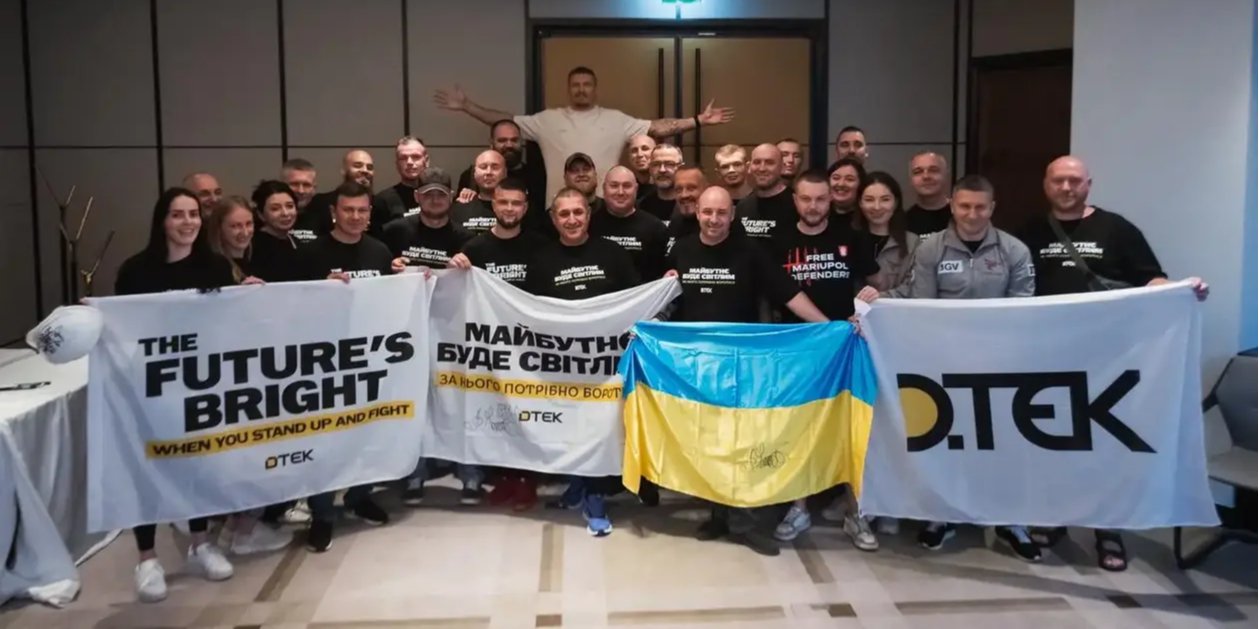 Усик зустрівся з українськими ветеранами перед боєм проти Дюбуа — фото