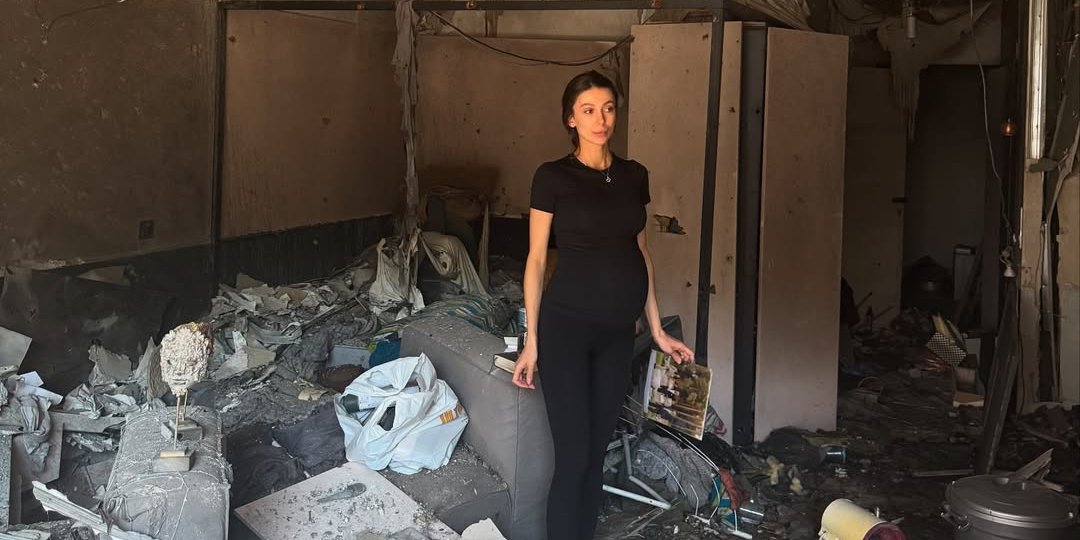 Атака на Київ 21 липня &mdash; вагітна Богдана Тарасик показала, як виглядає її  квартира після обстрілу / NV