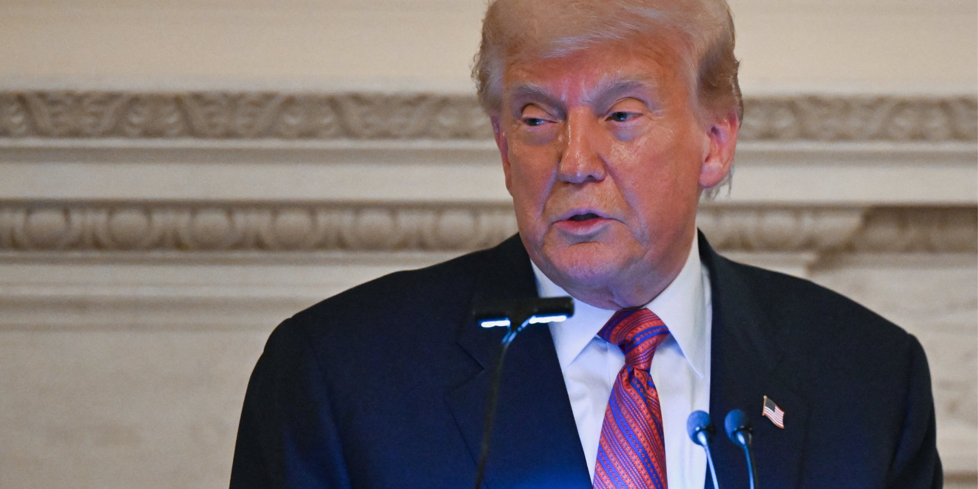 Трамп виключив WSJ із пулу преси через статтю про зв’язки з Епштейном