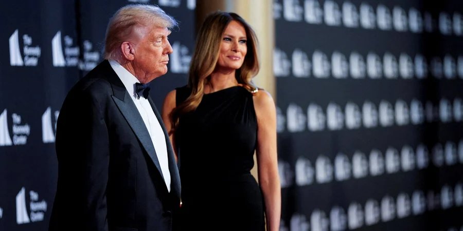 Дональд і Меланія Трамп на премʼєрі вистави Знедолені у Центрі Кеннеді у червні (Фото: REUTERS/Kent Nishimura)