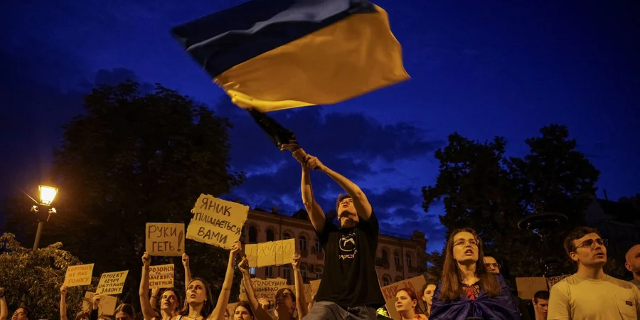 Двое депутатов от Слуги народа назвали свое голосование за законопроект по НАБУ и САП «ошибкой»