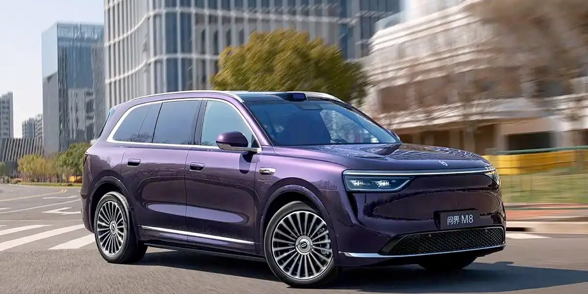Новый Aito M8 EV визуально подобен версии с удлиненным запасом хода (EREV) (Фото: Huawei)