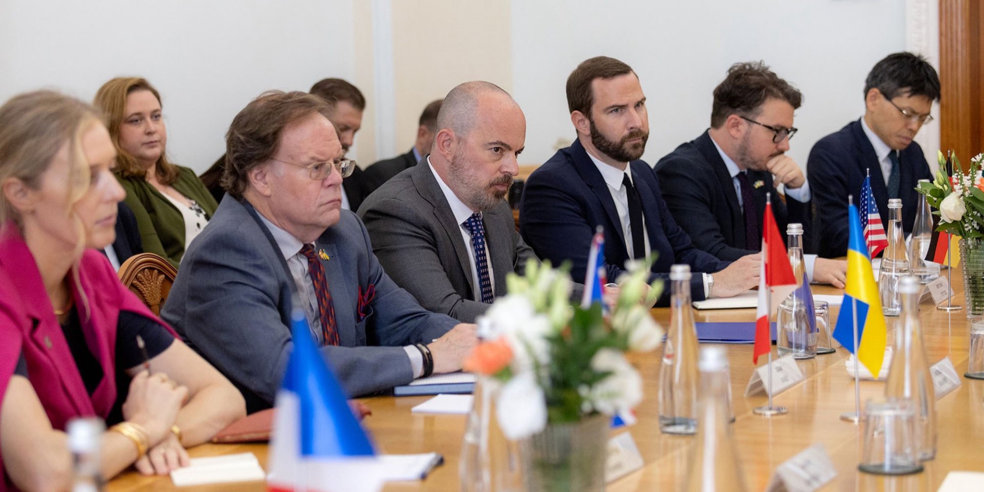 &laquo;Хотели отвлечь&raquo;. Во&nbsp;время принятия скадального закона о&nbsp;НАБУ и&nbsp;САП&nbsp;ОП собрал послов G7, у&nbsp;них забрали телефоны&nbsp;&mdash; Железняк