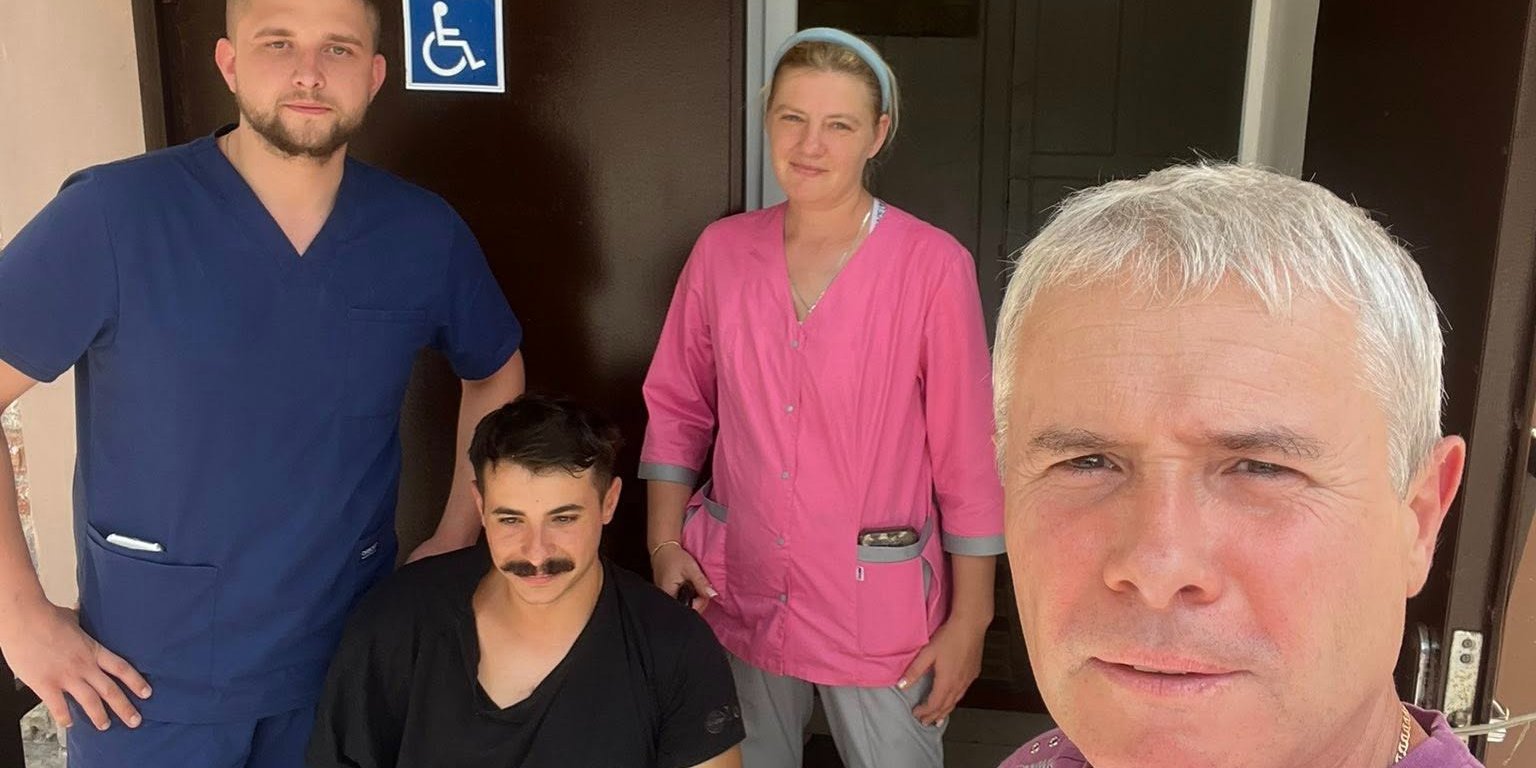 Константин Грубич с сыном Ярославом в больнице (Фото: facebook.com/nejnich)