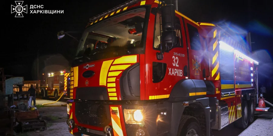 Ночной удар РФ по Харькову: повреждены гражданское предприятие и частный дом