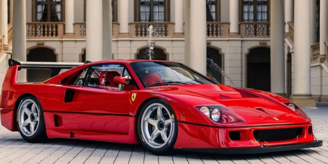 Модель базується на легендарному Ferrari F40 (Фото: Sotheby`s)