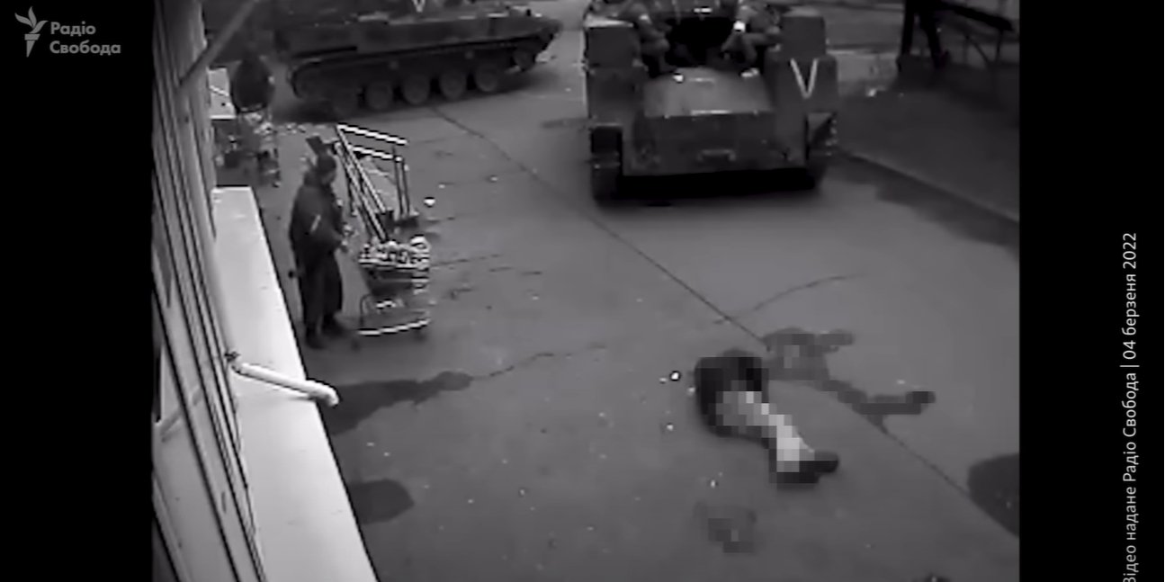 Журналисты показали ранее не&nbsp;известные кадры расстрела россиянами мирного жителя в&nbsp;Буче