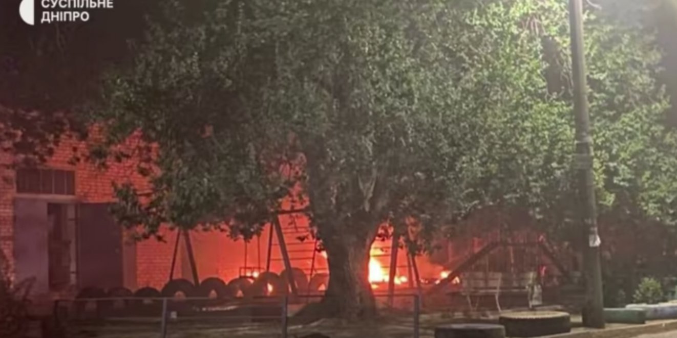 Россия атаковала Днепр дронами: после взрывов возник пожар