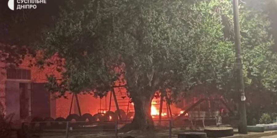 Россия атаковала Днепр дронами: после взрывов возник пожар
