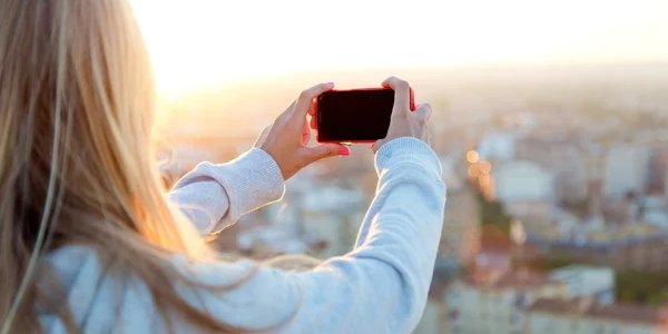 Фотографирование на телефон (Фото: depositphotos.com)