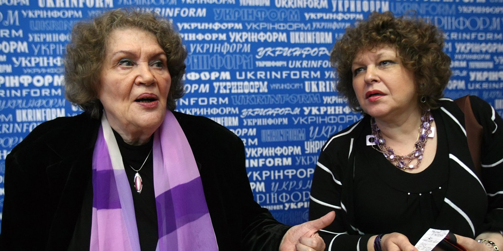 Ліна Костенко та її донька Оксана Пахльовська (Фото: Володимир Гонтар / УНІАН)