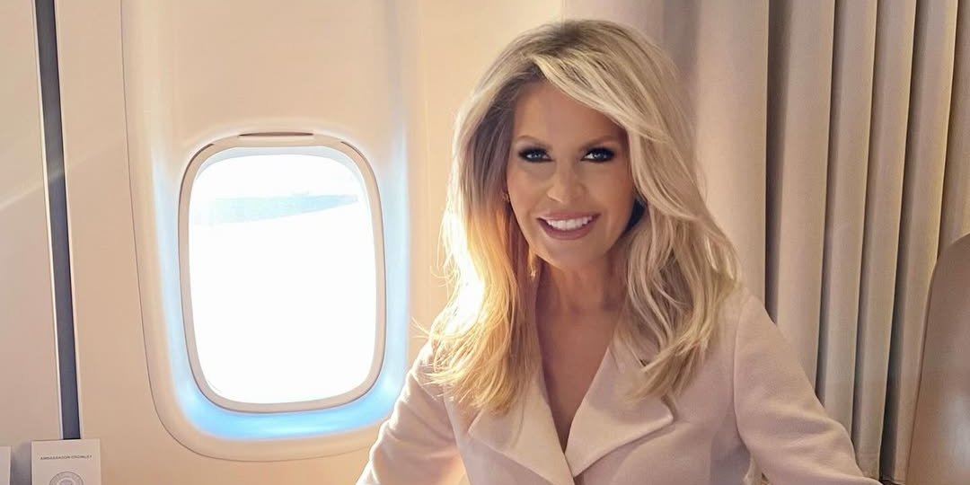 Моника Кроули на борту Air Force 1 перед встречей Трампа и Путина на Аляске 15 августа (Фото: monicacrowley_/Instagram)