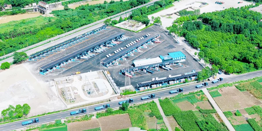 Станція Huawei Megawatt Supercharging — зарядка 700 електровантажівок на добу / NV 2 Перша у світі станція зарядки важких вантажівок потужністю 100 МВт (Фото: Huawei)