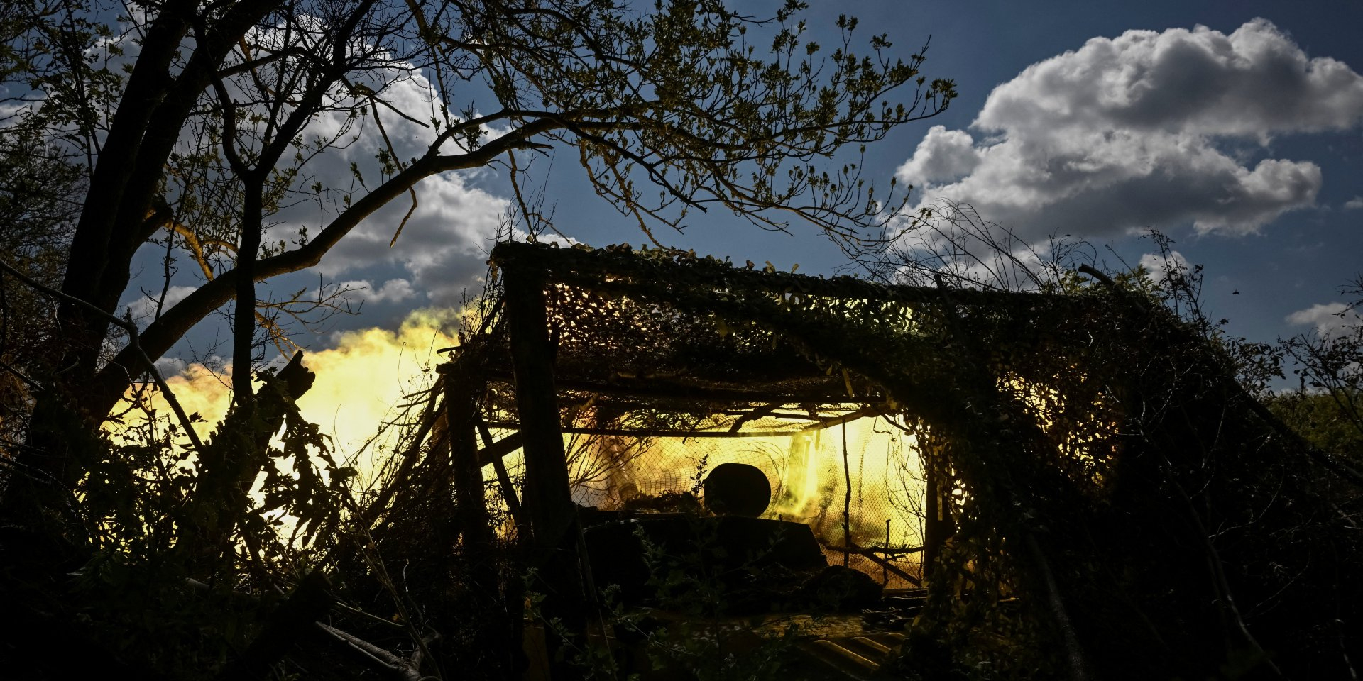 Ukrainian servicemembers fire from positions near Pokrovsk. August 2025 (Photo: REUTERS/Stringer)