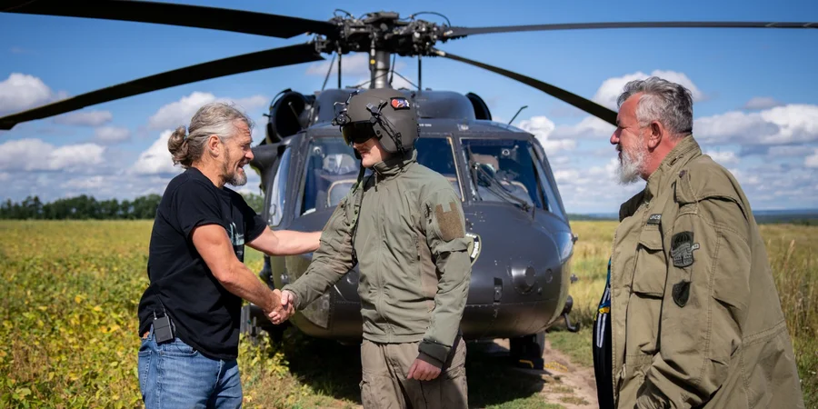 Чеські волонтери передали в Україну Black Hawk (Фото: Dárek pro Putina / X)