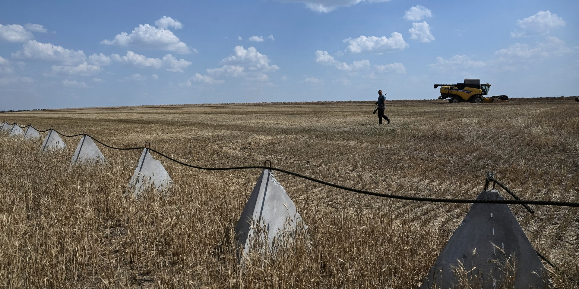 Anti-tank fortifications near the frontline in Zaporizhzhya Oblast, July 2025 (Photo: REUTERS/Stringer)